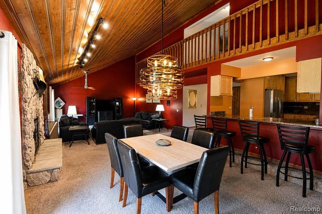 22783 Shadowglen Drive, Farmington, MI 48335