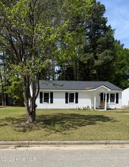 1821 East Trail Drive SE, Wilson, NC 27893
