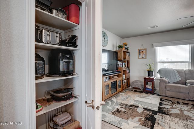 26340 N VINEYARD Lane, Paulden, AZ 86334