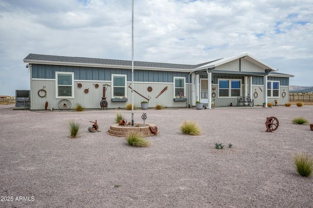 26340 N VINEYARD Lane, Paulden, AZ 86334