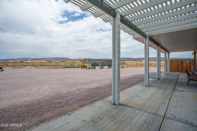 26340 N VINEYARD Lane, Paulden, AZ 86334