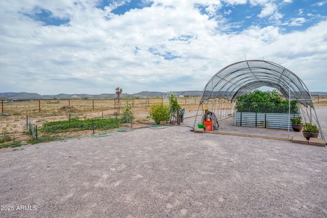 26340 N VINEYARD Lane, Paulden, AZ 86334