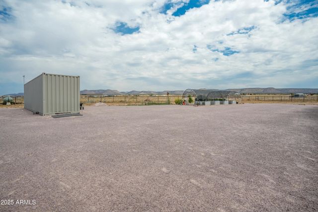26340 N VINEYARD Lane, Paulden, AZ 86334