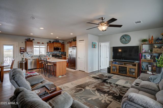 26340 N VINEYARD Lane, Paulden, AZ 86334