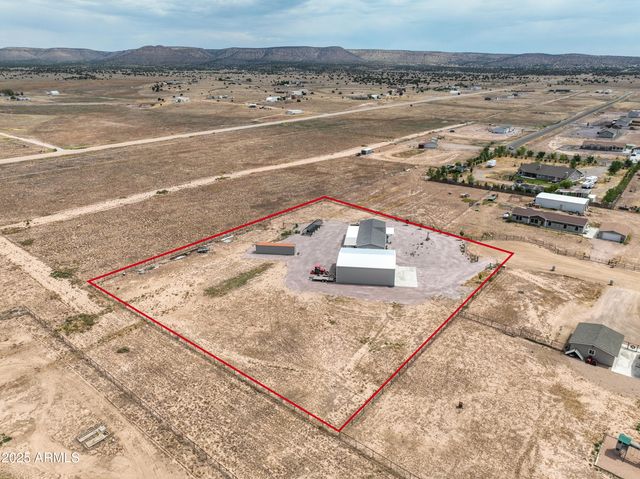 26340 N VINEYARD Lane, Paulden, AZ 86334