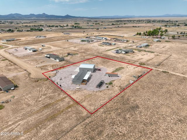 26340 N VINEYARD Lane, Paulden, AZ 86334