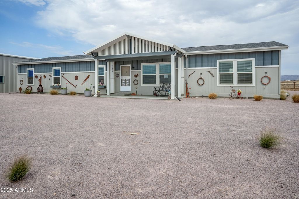 26340 N VINEYARD Lane, Paulden, AZ 86334