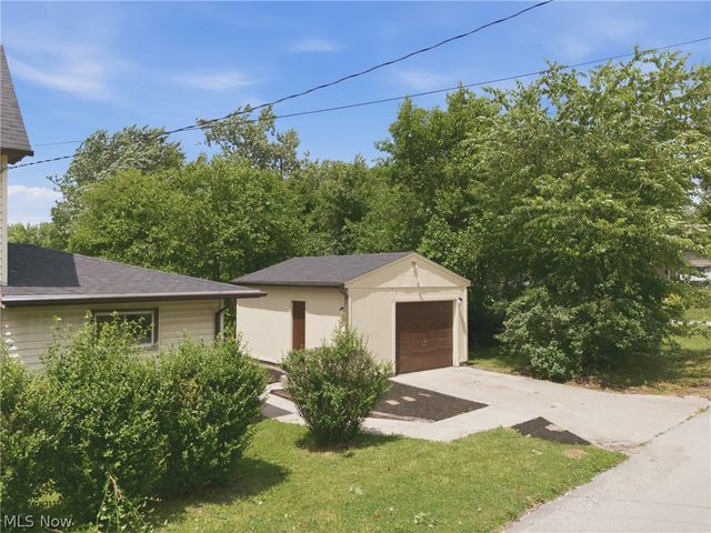 123 E State Street, Barberton, OH 44203
