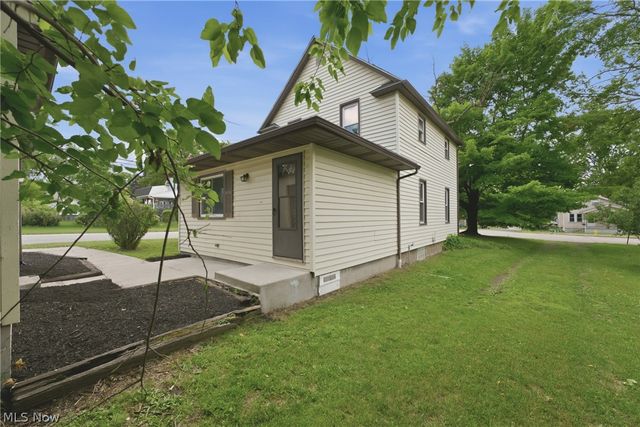 123 E State Street, Barberton, OH 44203