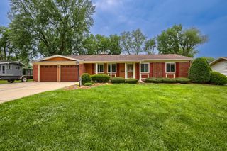 104 Sharon Lane, North Aurora, IL 60542