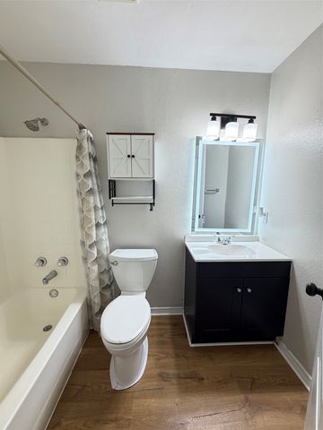 2526 Bishop Allen Lane, Dallas, TX 75237