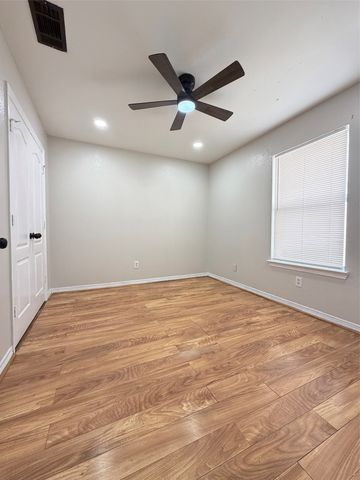 2526 Bishop Allen Lane, Dallas, TX 75237