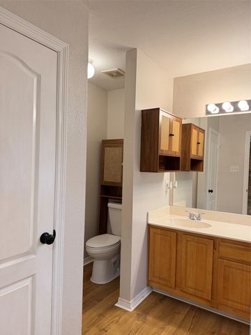 2526 Bishop Allen Lane, Dallas, TX 75237