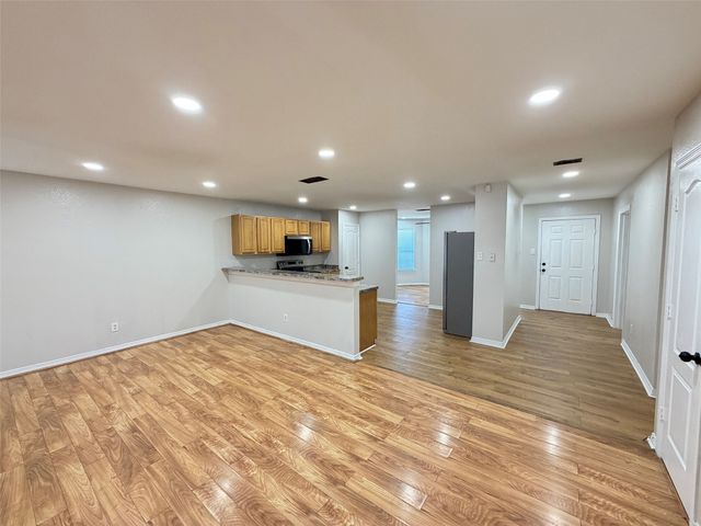 2526 Bishop Allen Lane, Dallas, TX 75237