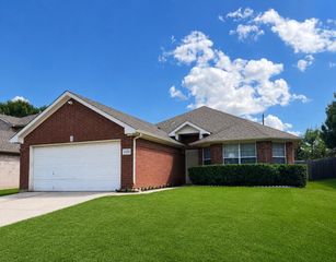 2526 Bishop Allen Lane, Dallas, TX 75237
