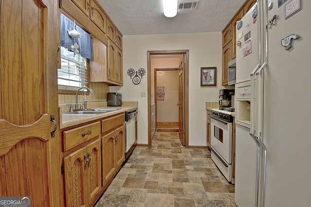 165 Pine Trail Road, Fayetteville, GA 30214