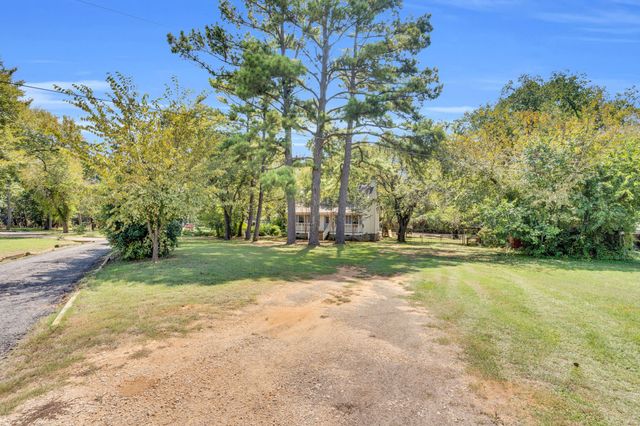 300 Bowden Circle, Burleson, TX 76028
