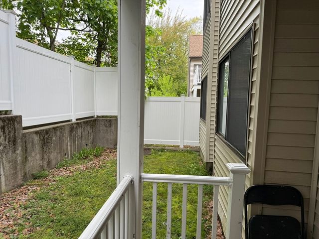 11 Hulbert 15, Worcester, MA 01603