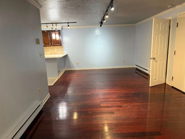 11 Hulbert 15, Worcester, MA 01603