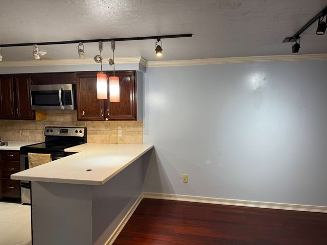 11 Hulbert 15, Worcester, MA 01603