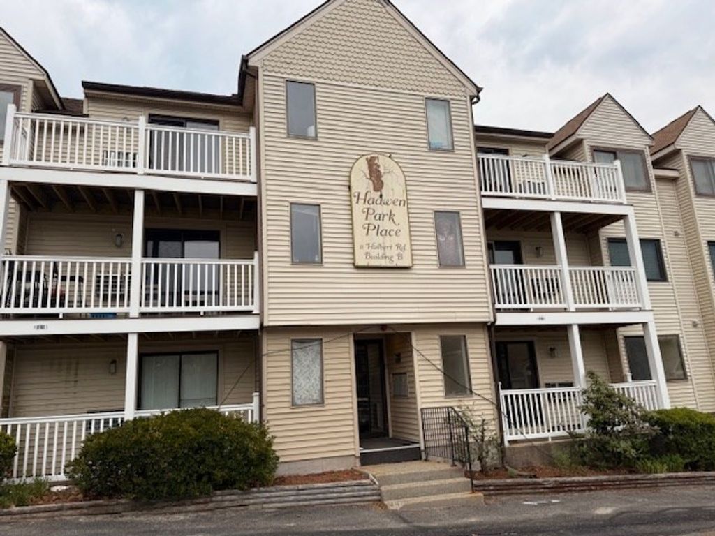 11 Hulbert 15, Worcester, MA 01603