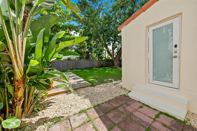 565 NW 44th Street, Miami, FL 33127