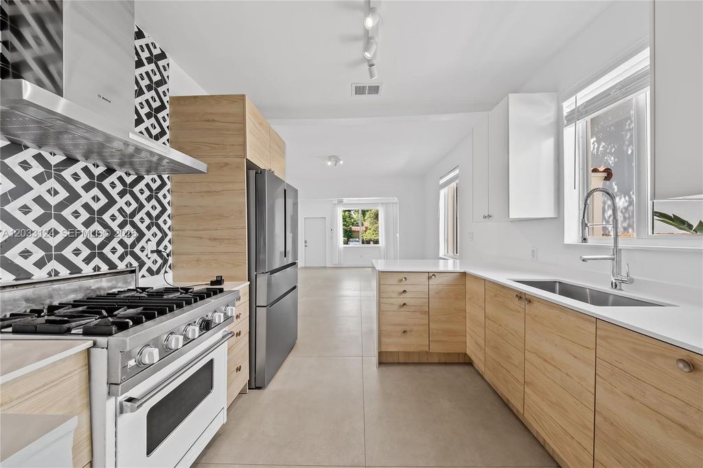 565 NW 44th Street, Miami, FL 33127