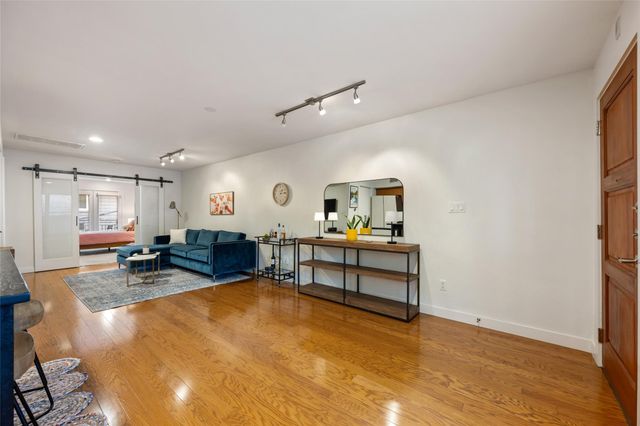 1115 10th ST 209, Austin, TX 78703