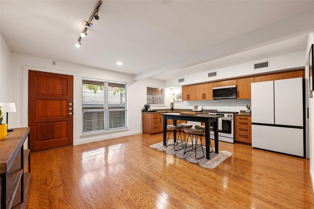 1115 10th ST 209, Austin, TX 78703