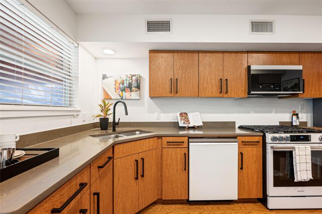 1115 10th ST 209, Austin, TX 78703