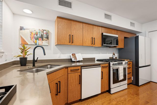 1115 10th ST 209, Austin, TX 78703