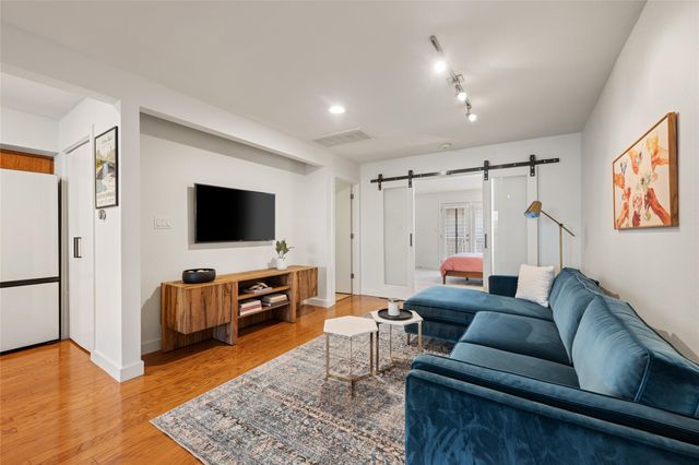 1115 10th ST 209, Austin, TX 78703