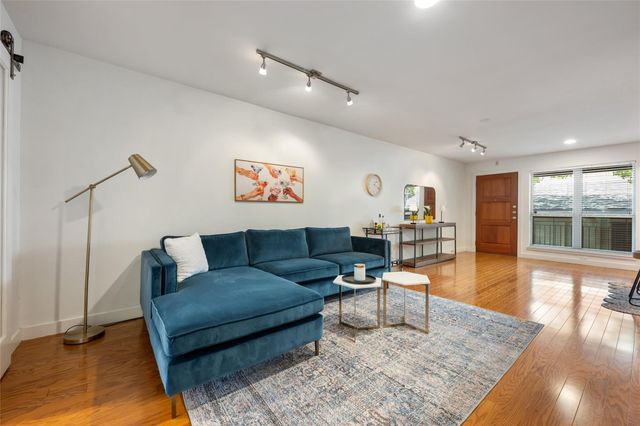 1115 10th ST 209, Austin, TX 78703
