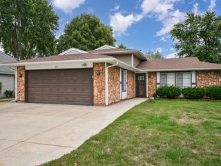 845 Case Drive, Roselle, IL 60172