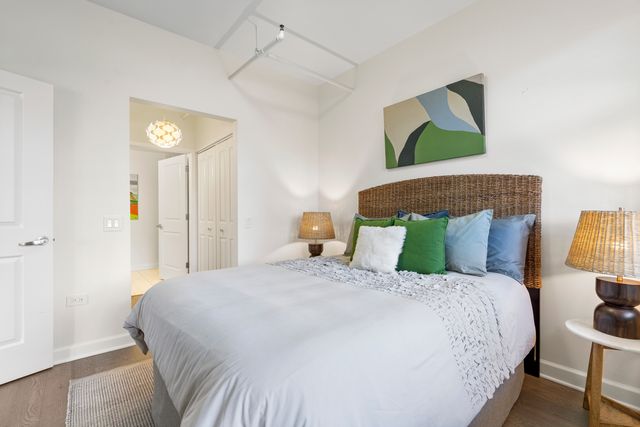 437 W Division Street 310, Chicago, IL 60610