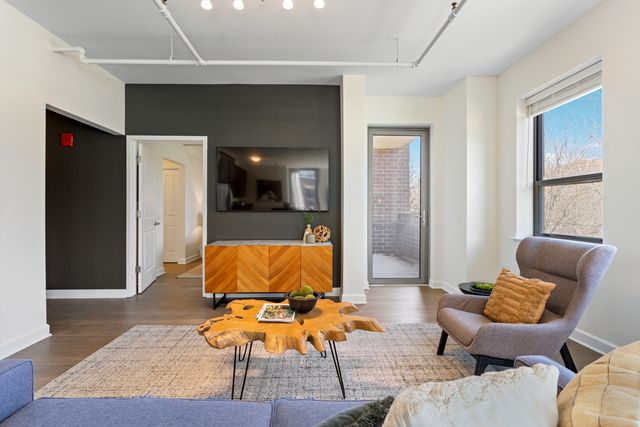 437 W Division Street 310, Chicago, IL 60610