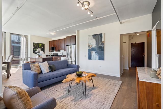 437 W Division Street 310, Chicago, IL 60610