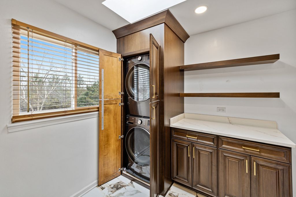 Image 11 of property listing at 96 Alexandra Court, Mundelein, IL 60060