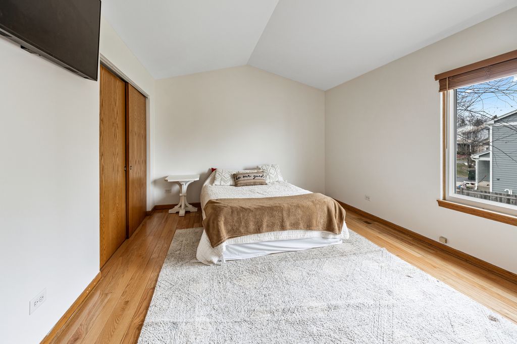 Image 13 of property listing at 96 Alexandra Court, Mundelein, IL 60060