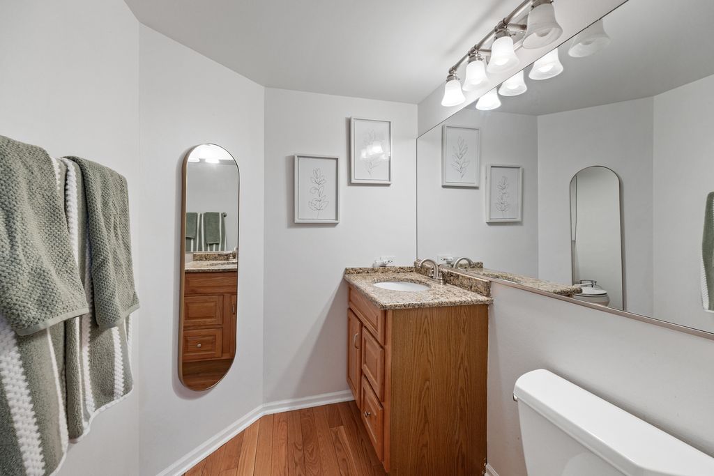 Image 16 of property listing at 96 Alexandra Court, Mundelein, IL 60060