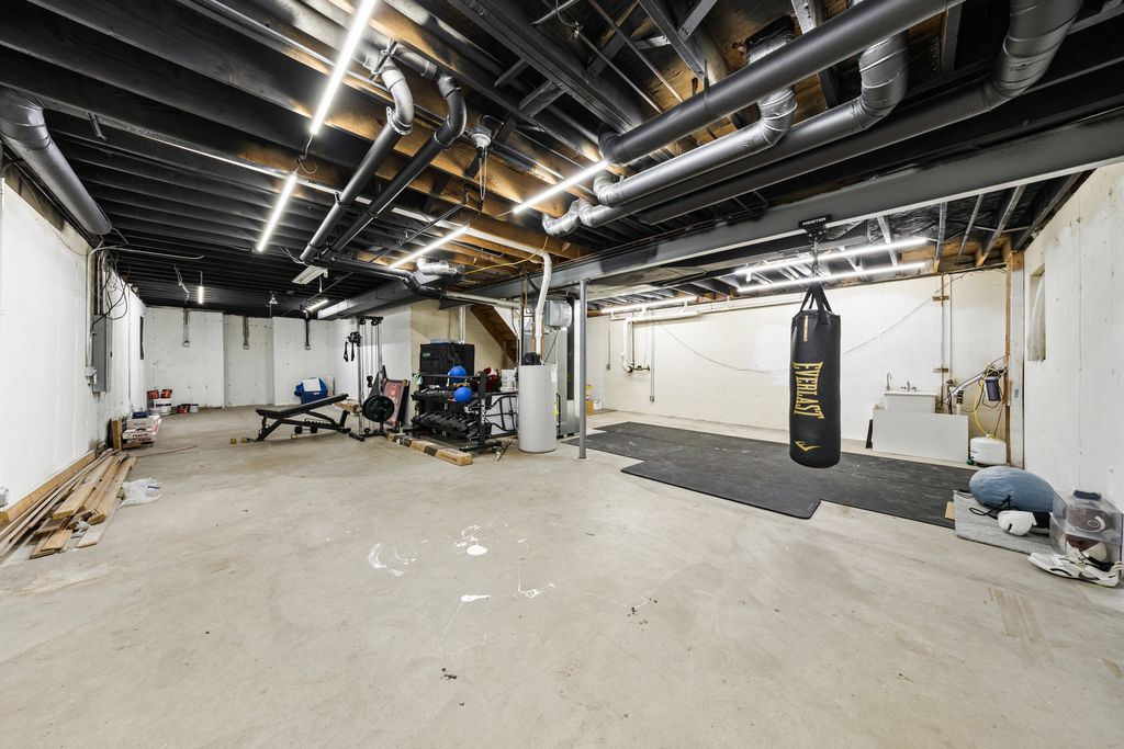 Image 17 of property listing at 96 Alexandra Court, Mundelein, IL 60060