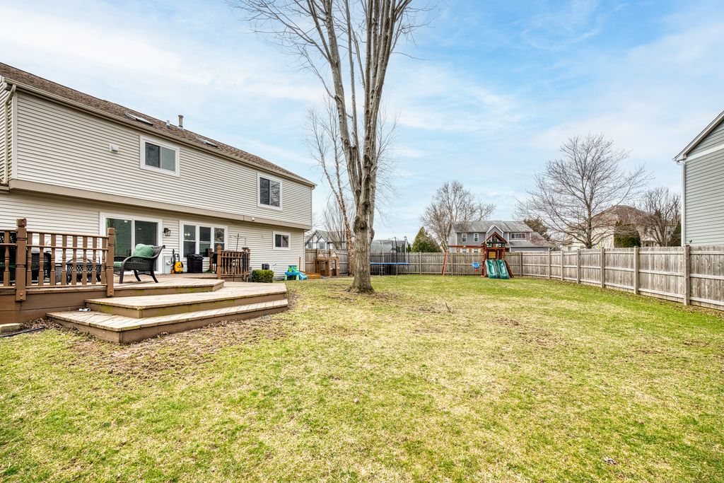 Image 19 of property listing at 96 Alexandra Court, Mundelein, IL 60060