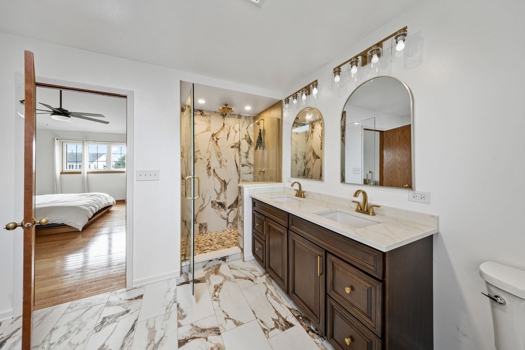 Image 10 of property listing at 96 Alexandra Court, Mundelein, IL 60060
