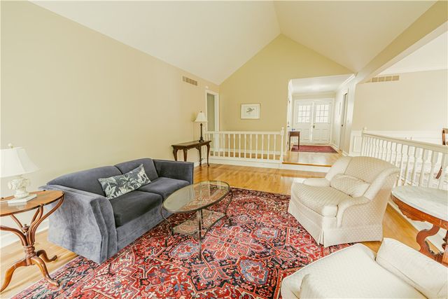 31 Tobey Woods, Pittsford, NY 14534