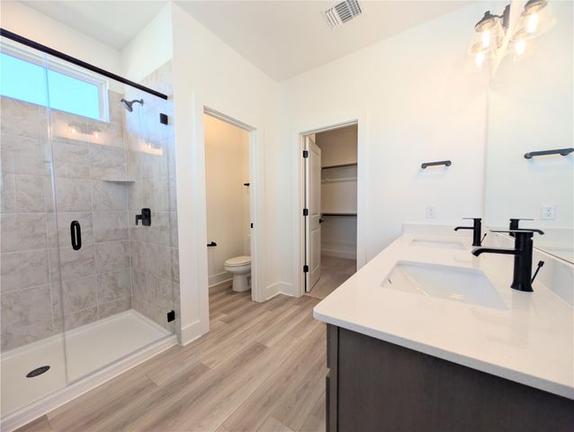 206 Kislingbury LN, Kyle, TX 78640