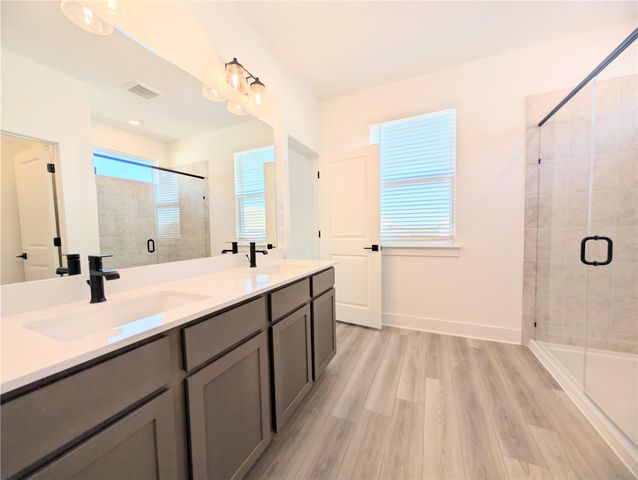 206 Kislingbury LN, Kyle, TX 78640