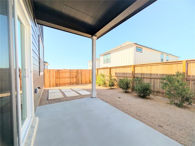 206 Kislingbury LN, Kyle, TX 78640