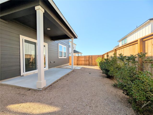 206 Kislingbury LN, Kyle, TX 78640
