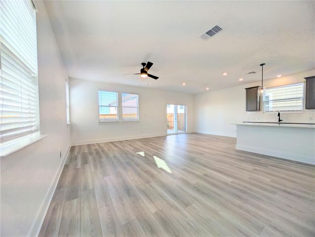 206 Kislingbury LN, Kyle, TX 78640