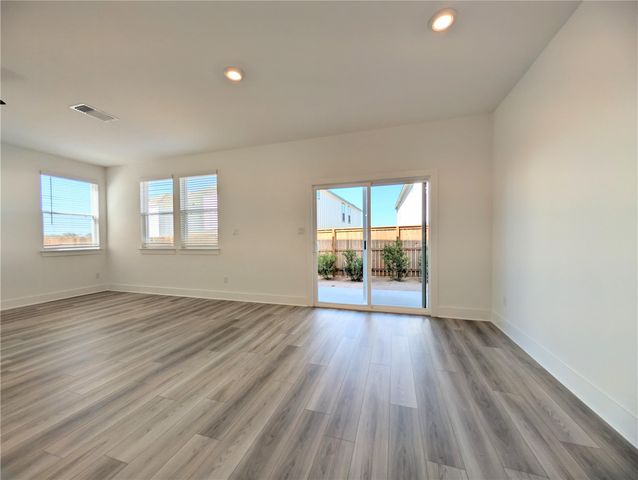 206 Kislingbury LN, Kyle, TX 78640